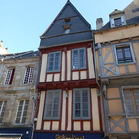 Escapade Romantique Sous Les Toits De Kereon - Centre Historique, Rue Pietonne カンペール エクステリア 写真