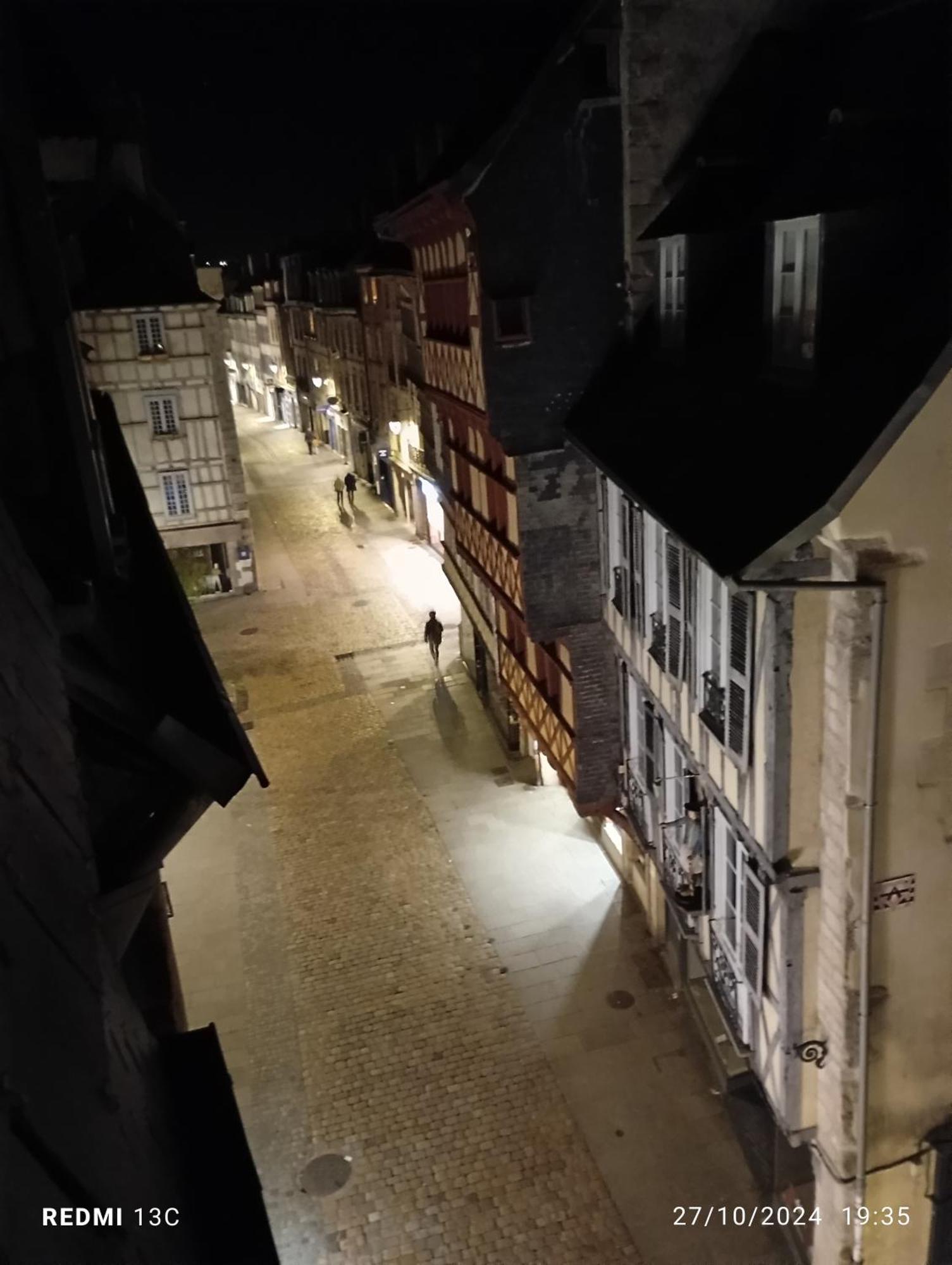 Escapade Romantique Sous Les Toits De Kereon - Centre Historique, Rue Pietonne カンペール エクステリア 写真